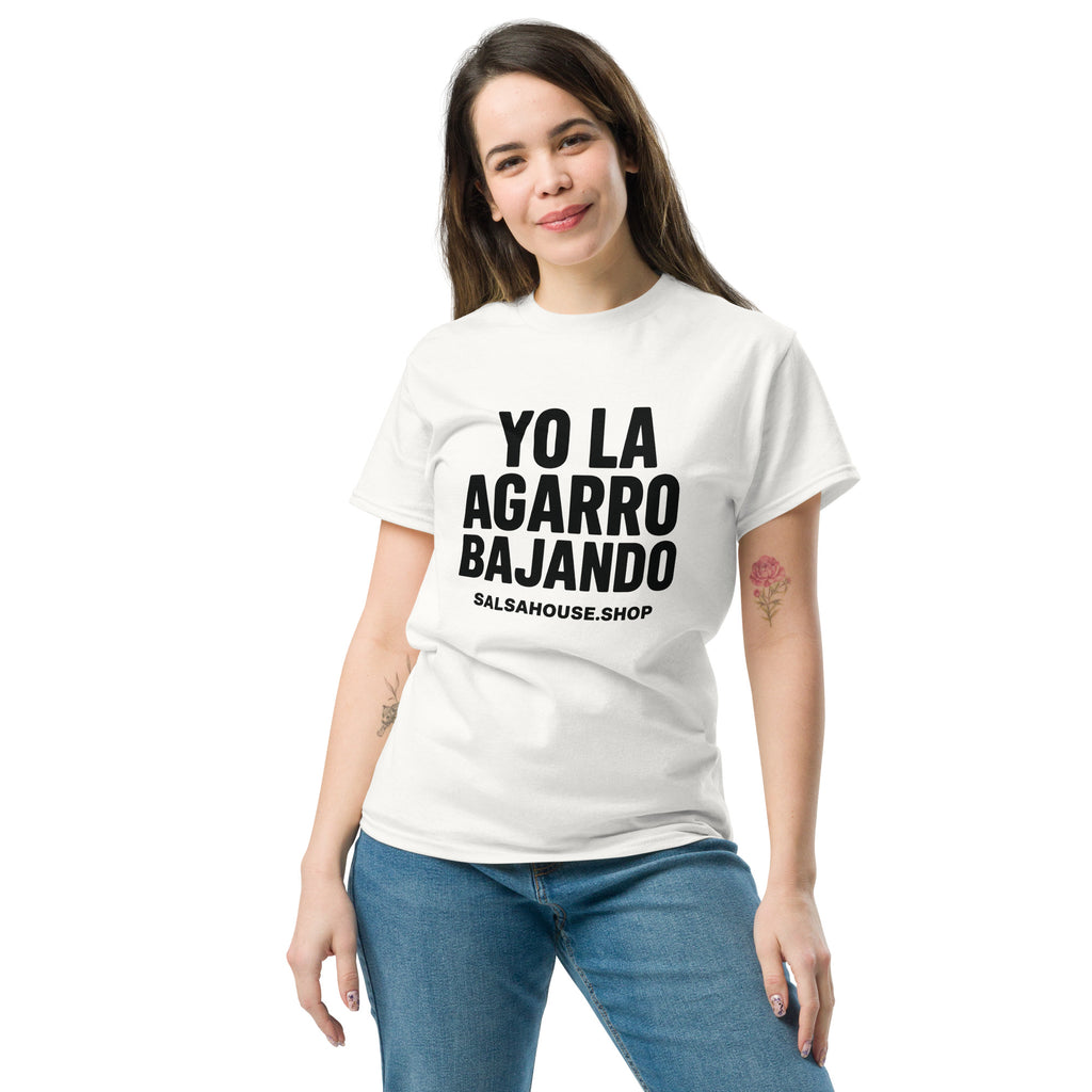 Unisex classic tee-YO LA AGARRO BAJANDO-plain-white